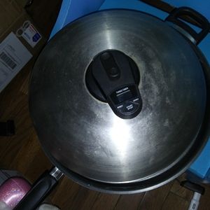 Wok Skillet with timer, accessories.